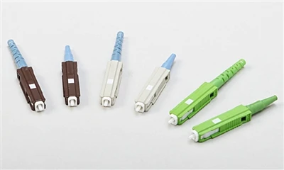 Ensenyeu a tothom a utilitzar els connectors ràpids de fibra òptica