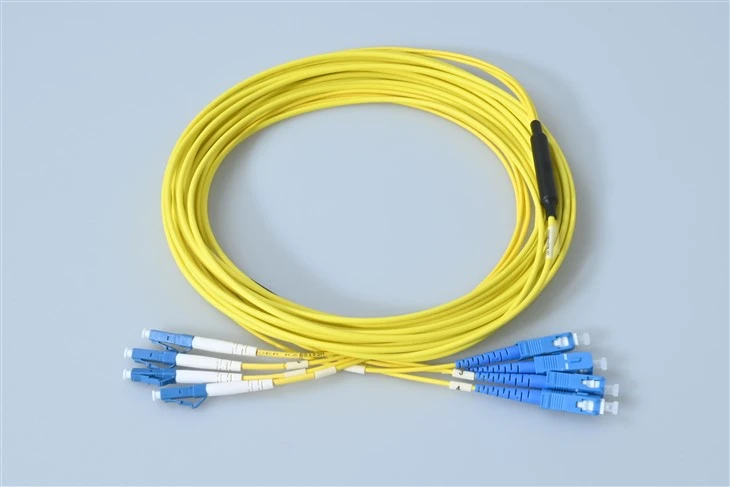 Cordó de connexió de 12 nuclis SC UPC A LC UPC