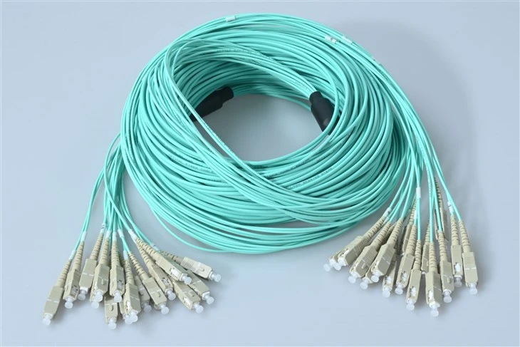 Cordó de connexió de 16 nuclis SC multimode OM3
