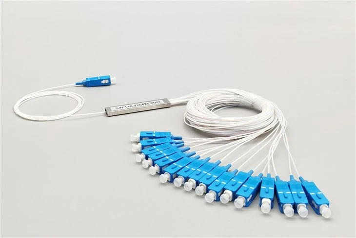 Divisor de fibra PLC 1X16, tub d'acer, fibra nua 250μm, SC UPC, monomode