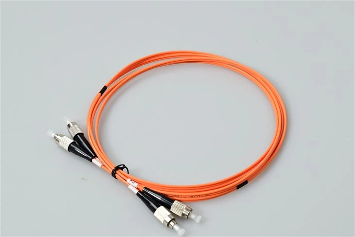 Cordó de connexió de fibra dúplex 9/125 de mode únic de FC/UPC a FC/UPC{0}}