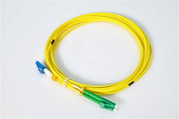 Cable de connexió híbrid LC UPC a LC APC de mode únic amb fibra insensible Bend-G657A1