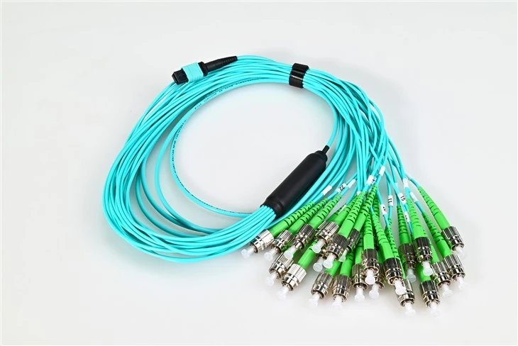Cable de connexió de fibra òptica Mtp a Fc Apc 24 nuclis Om3 3.0mm
