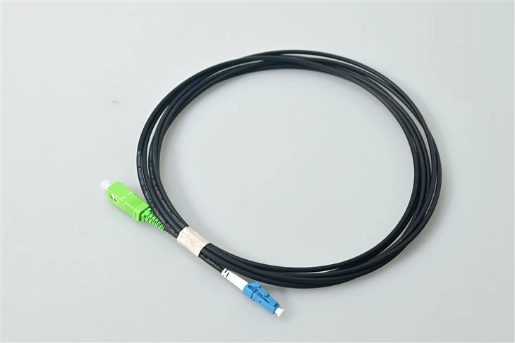 Cordó de connexió de fibra òptica SC APC A LC UPC Simplex Negre