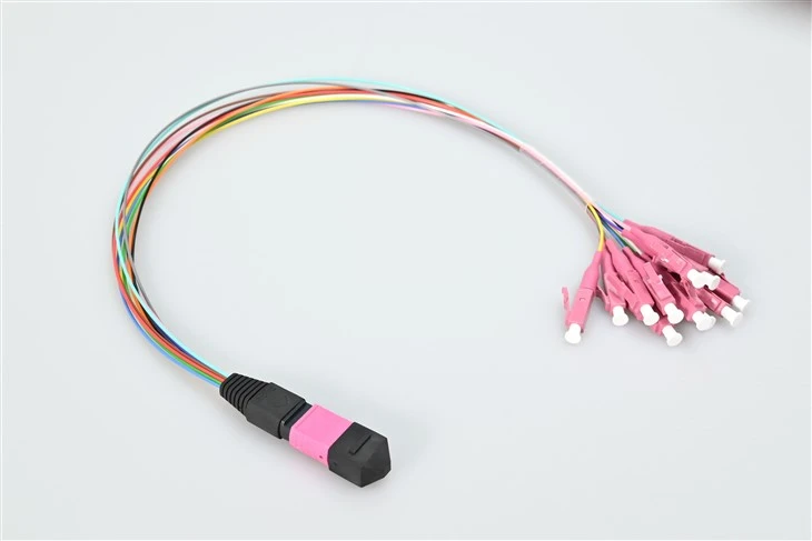 Cordons de connexió de fibra Mpo-lc de 12 nuclis OM4